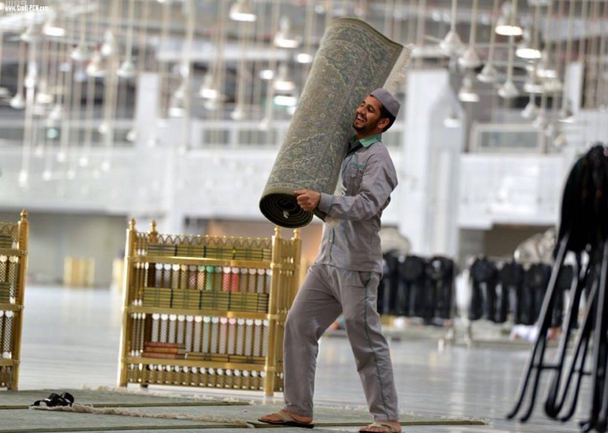 إدارة النظافة والفرش تُسخر طاقاتها لخدمة المسجد الحرام