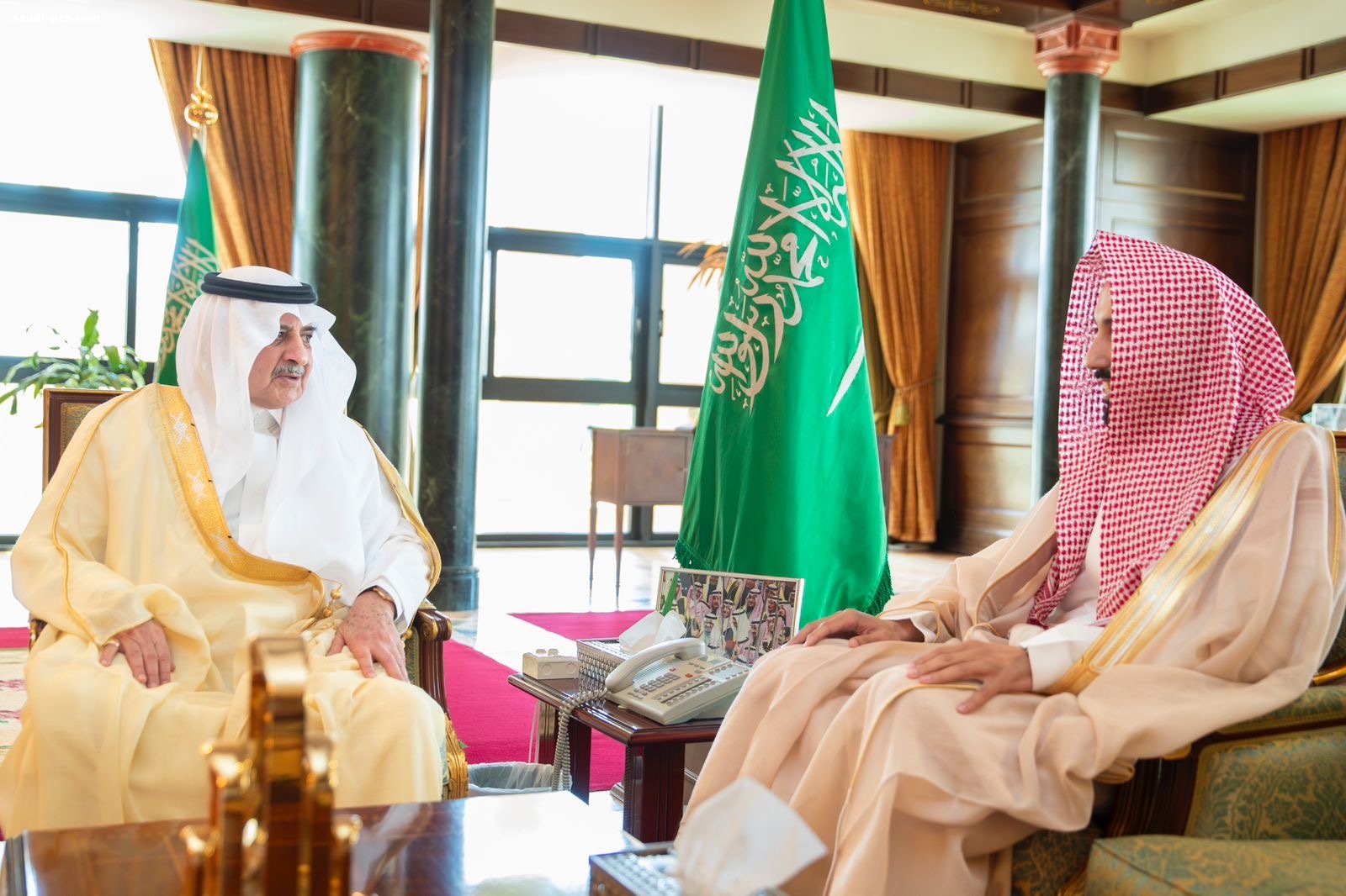 أمير تبوك يستقبل مدير فرع هيئة الأمر بالمعروف والنهي عن المنكر بالمنطقة   / أمير تبوك يواسي الدكتور عبدالله الشريف في وفاة والدته