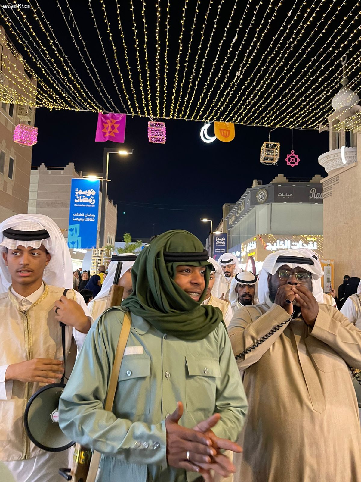 قُرقيعان وقُرقيعان بين قصيّر ورميضان.. عادت عليكم صيّام، كل سنة وكل عام..