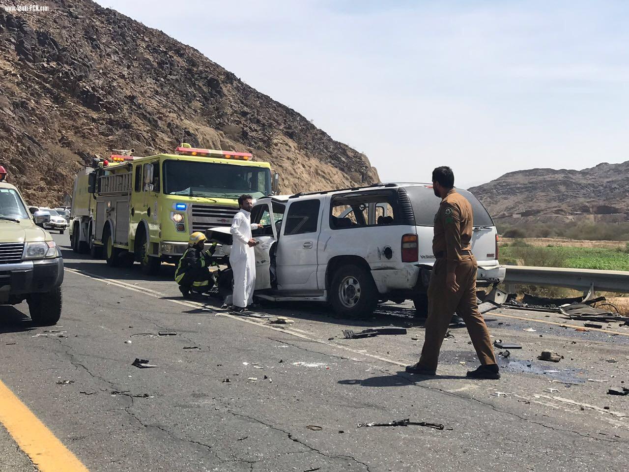 مصرع وإصابة في حادث تصادم بين سيارتين