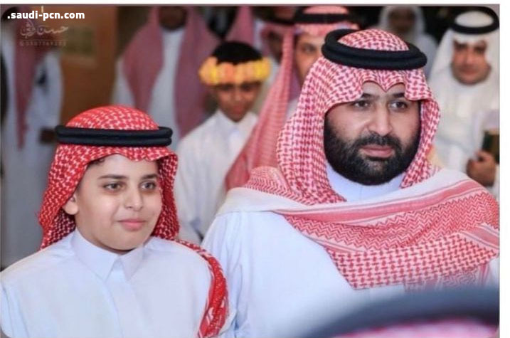 لقطة إنسانية… طفل يخطف القلوب في جازان