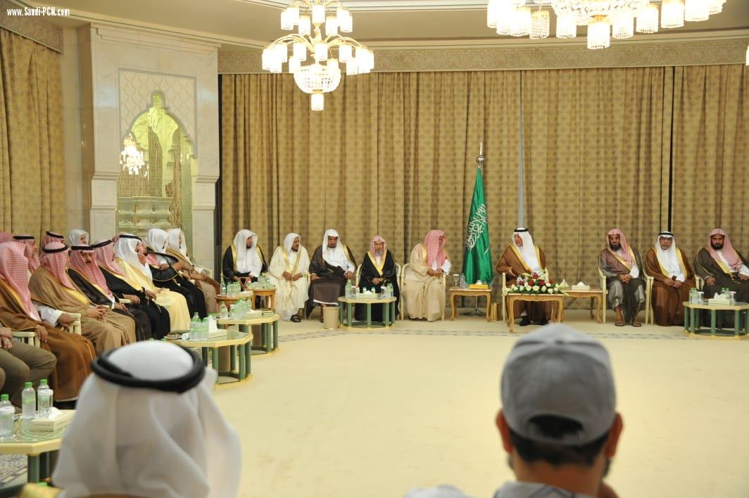 أمير منطقة مكة المكرمة يستقبل عدد من اهالي مكة في قصر الضيافة بالعاصمة المقدسة