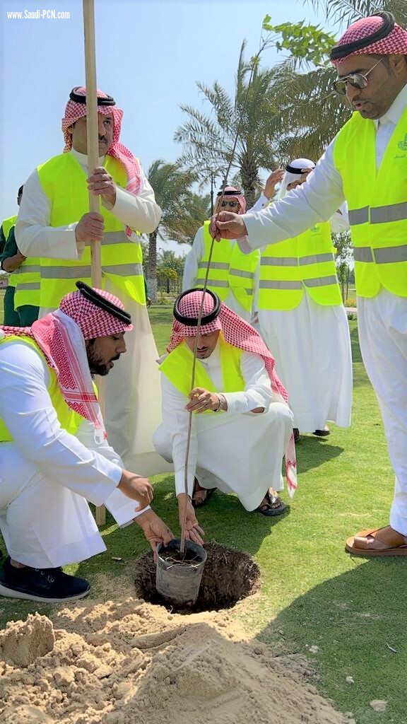 *بلدية الجبيل تزرع 1400 شجرة في الحدائق والمتنزهات والواجهة البحرية وشوارع المحافظة ضمن مبادرة “شرقية خضراء*