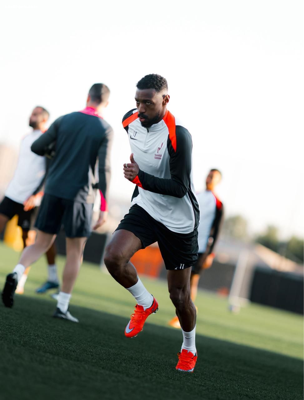 القادسية يستعد لخوض مواجهة الحزم في الجولة 16