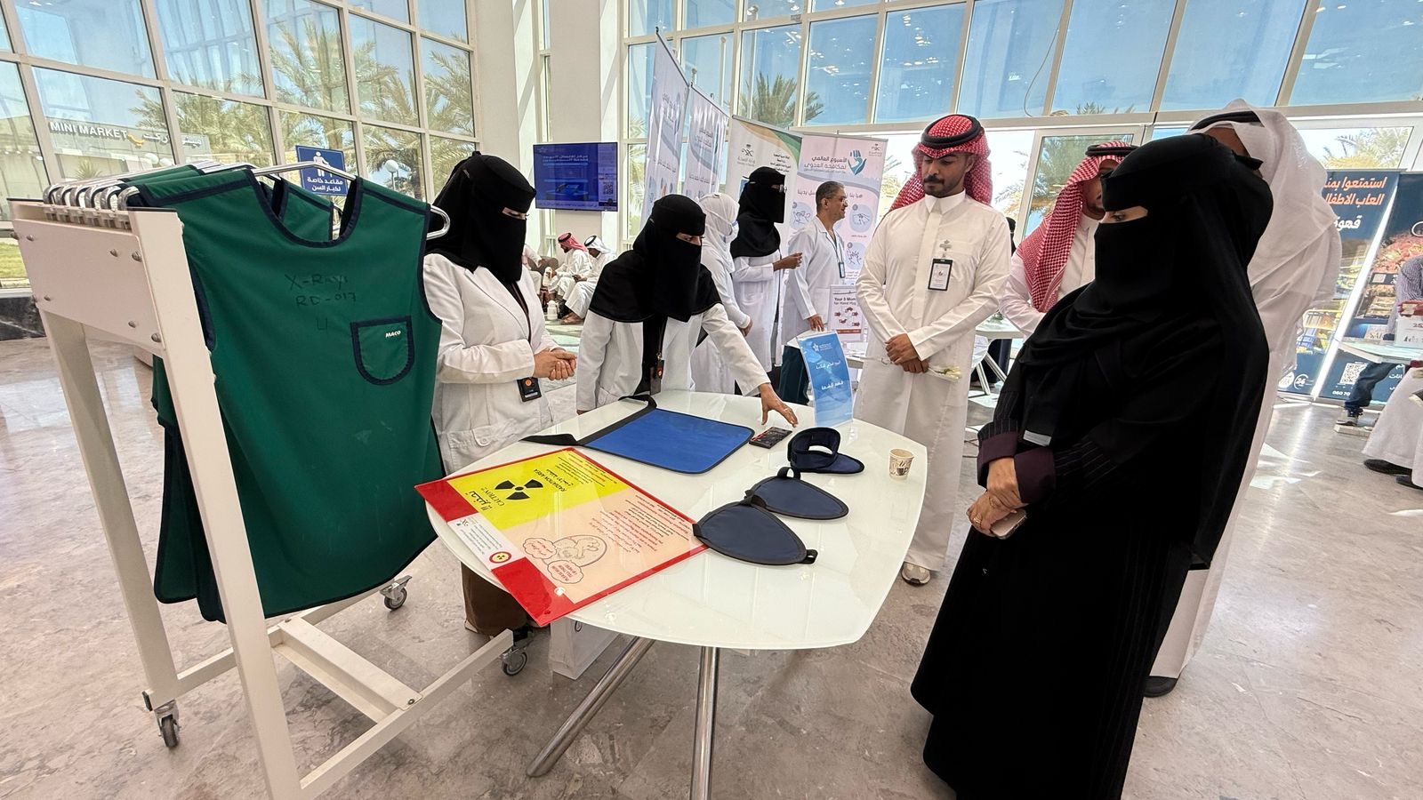 مستشفى الملك فهد التخصصي بتبوك يحتفي باليوم العالمي للسلامة   