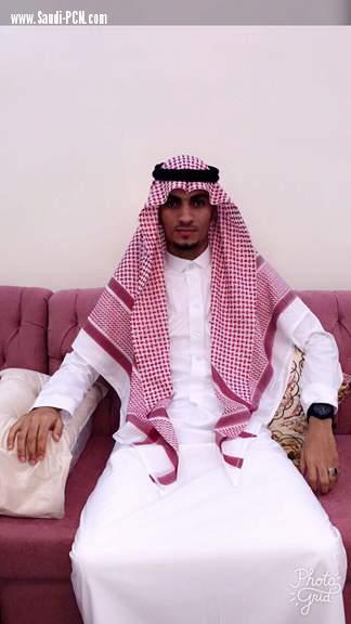 علي العبسي يهنئ والديه في جزيرة فرسان بالعيد السعيد