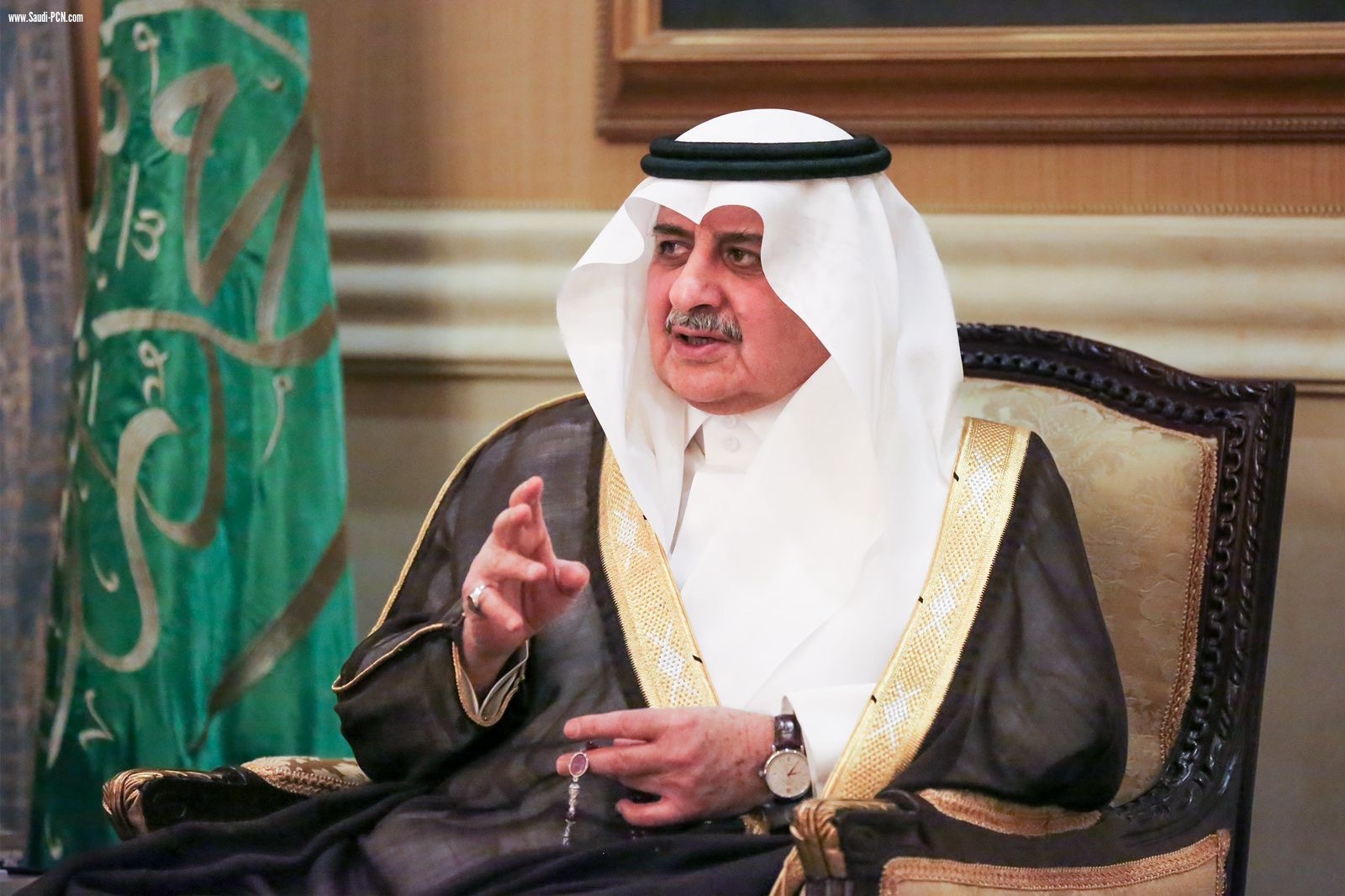 أمير منطقة تبوك يستقبل المواطنين في اللقاء الأسبوعي  