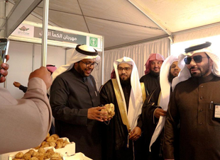 فعاليات مهرجان الكمأ الأول بالحدود الشمالية الذي ينظمه فرع وزارة البيئة والمياه والزراعة بمنطقة ⁧‫الحدود الشمالية