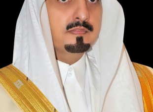 خلال إتصال هاتفي أمير عسير يعزي أسرة معالي مدير جامعة تبوك