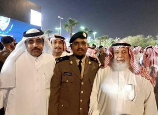 المحنشي  يحتفل بتخرجه من الكلية الأمنية برتبة ملازم