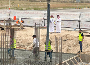 *رئيس بلدية النعيرية يقوم بجولة على عدد من المشاريع القائمة بالمحافظة ويؤكد على أهمية تطبيق برامج جودة الحياة، وأنسنة المدن‬ فيها*