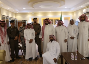 محافظ الداير يكرم العقيد حوذان الجابري