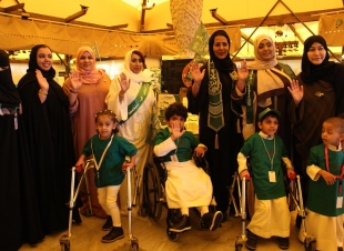 مركز الملك عبد الله بن عبد العزيز لرعاية الأطفال ذووالقدرات الفائقة بجدة يحتفل باليوم الوطني بمشاركة جمعية أصدقاء المجتمع 