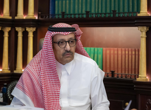أمير الباحة يطّلع على سير العمل في محافظة العقيق