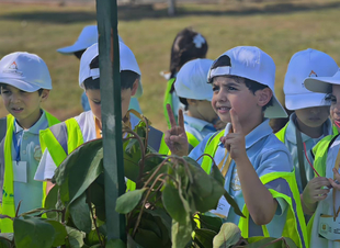 مبادرة توعوية للتشجير في حديقة تلال الدوحة بالظهران.