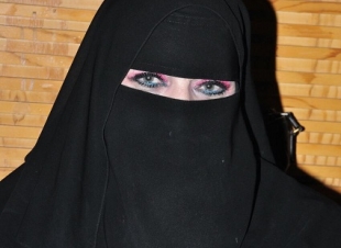 الشاعرة حنين الرويلي وقصيدة بعنوان  
