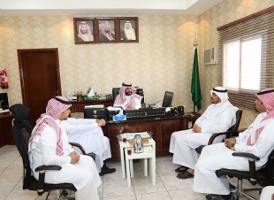 عناية تزور مدير مركز التنمية الاجتماعية بالدرعية لتبادل الآراء والأفكار