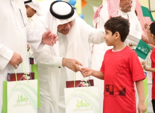 كافل تشارك في حفل افتتاح الأسبوع التمهيدي بمئة وسبعين هدية للطلاب المستجدين