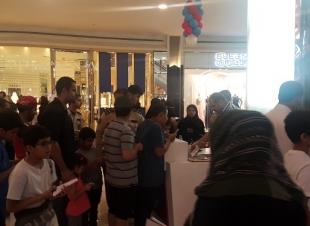 شبكات البالونات العجيبة تزين سماء المولات وتسعد الجمهور  تنفيذ بالونايزر ورعاية نوفالاك