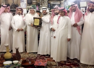 أعضاء وعضوات ملتقى رواد ومواهب يرفعون الشكر والتقدير إلى العميد الخمعلي
