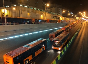 تشغيل خمس مواقع وتسيير (100)حافلة في النقل الترددي للمسجد الحرام خلال شهر رمضان 