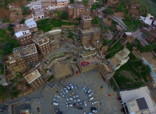 السياحة في عسير أنواع مختلفة من الطراز المعماري في 400 ألف كم٢