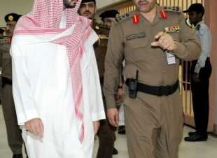 نائب أمير مكة يتفقد توقيف الوافدين  