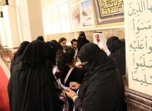 برنامج «عيش السعودية» يستضيف طالبات نادي الشرف الموسمي بعسير في جولة سياحية بالمدينة المنورة