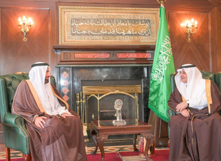 أمير تبوك يستقبل وزير الحج والعمرة 