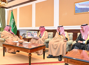 نائب أمير تبوك يطلع على تقرير إحصائيات مطار الأمير سلطان ويطلع على تقرير القوة الخاصة للأمن والحماية