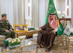 أمير الجوف يتسلّم تقرير الإنجاز السنوي لإدارة جوازات المنطقة 2024