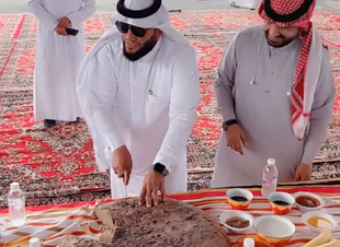محافظ المخواة يرعى فعالية الخبزة المقناة رمز الكرم وحكاية من تراث الباحة…