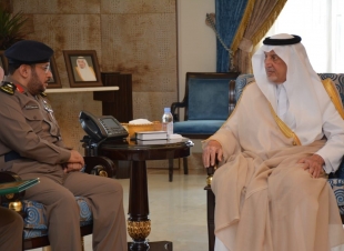    تقريرا عن نتائج أعمال الدفاع المدني بالعاصمة المقدسة  خلال  شهر رمضان الماضي يتسلمه الأمير خالد بن فيصل