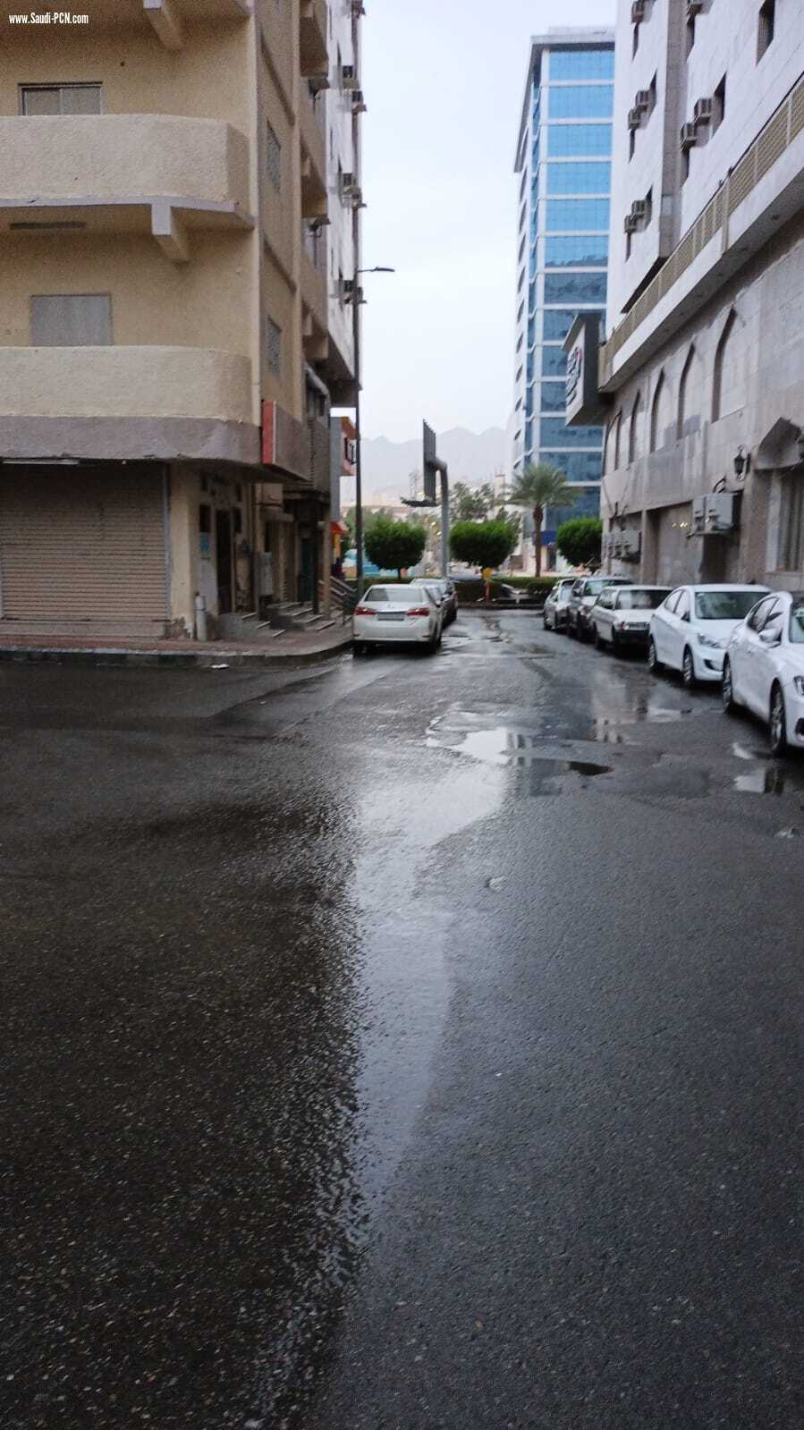 زخات مطر فجر اليوم على احياء مكة المكرمة