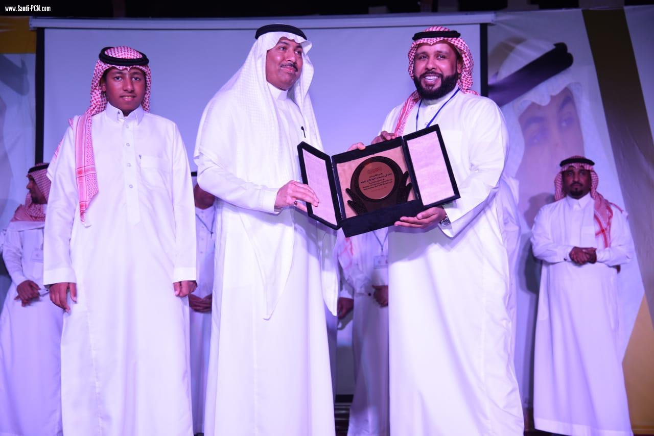 بعد 35 عام من مشواره الصحفي  إعلاميو الأحساء يكرمون الذكرالله  في حفل الوفاء