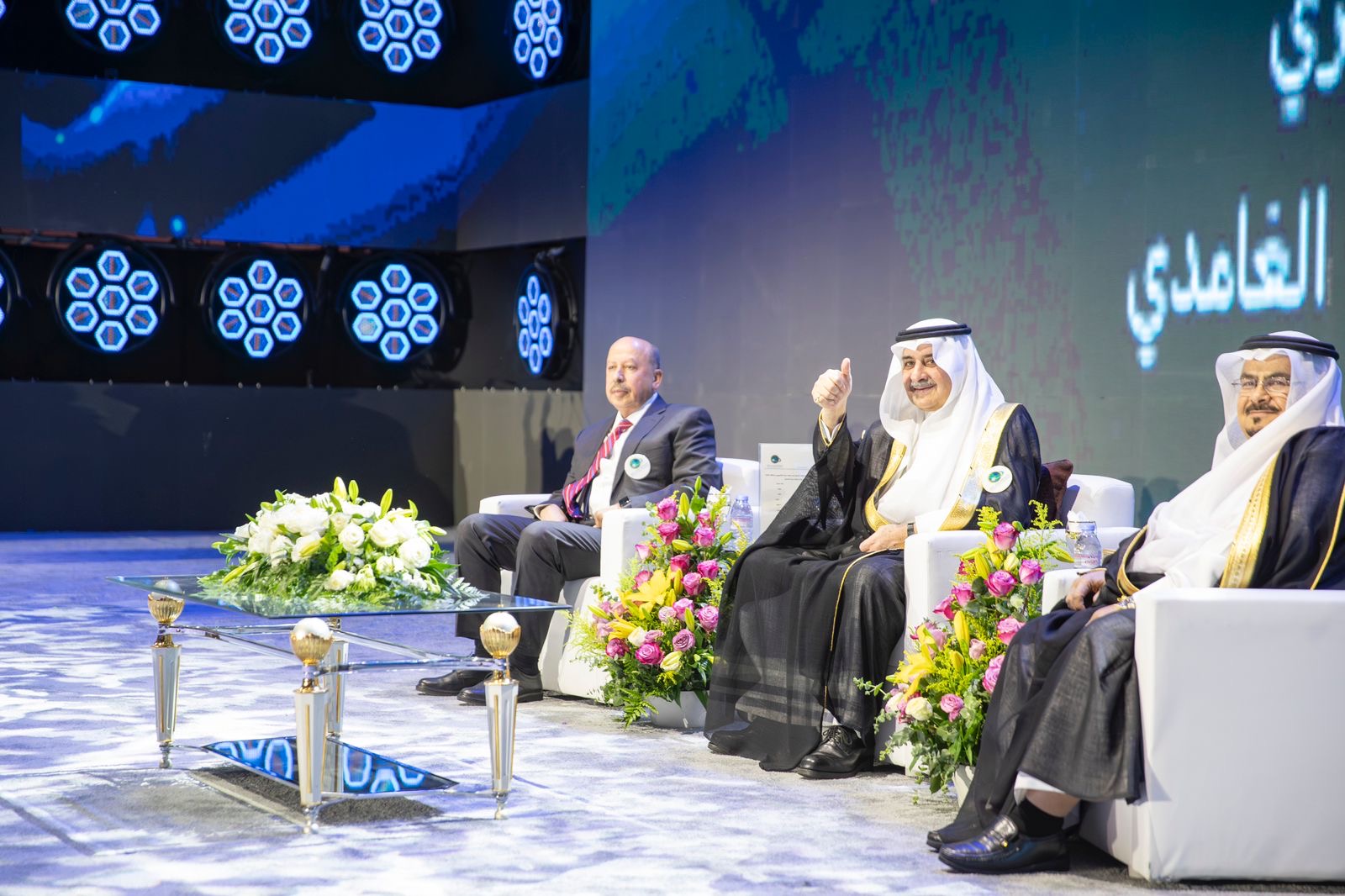 أمير تبوك يرعى حفل تخريج طلاب وطالبات جامعة فهد بن سلطان    