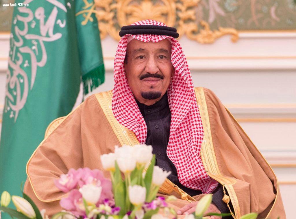 خادم الحرمين يوجه بمراعاة الحالات الإنسانية للأسر المشتركة السعودية القطرية