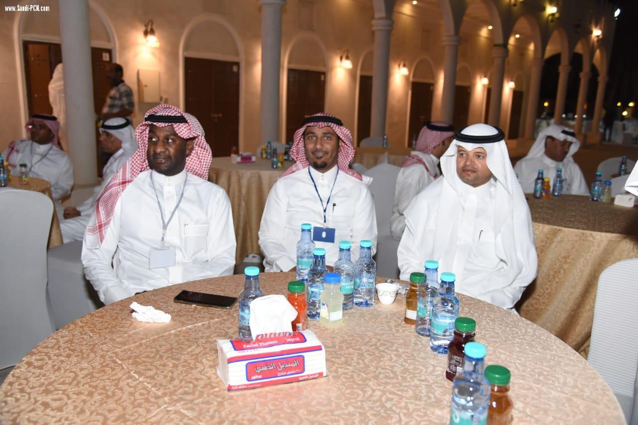 بعد 35 عام من مشواره الصحفي  إعلاميو الأحساء يكرمون الذكرالله  في حفل الوفاء