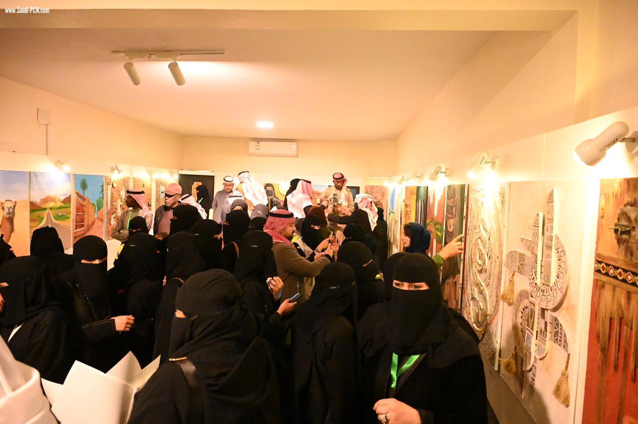 المعرض التشكيلي رقش يثير اعجاب الزوار