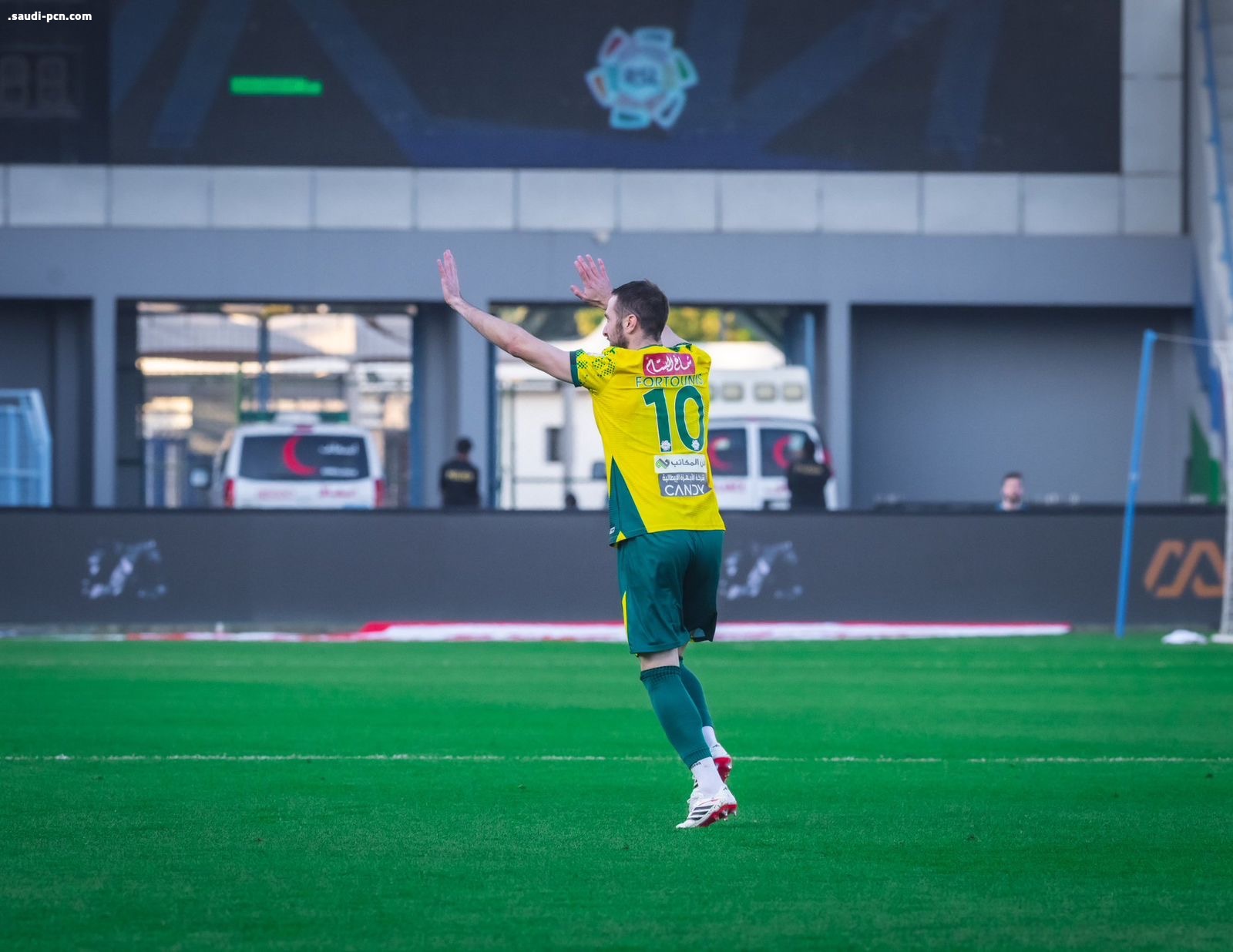 الخليج يمطر شباك ضمك برباعية ويخطف ثلاث نقاط ثمينة