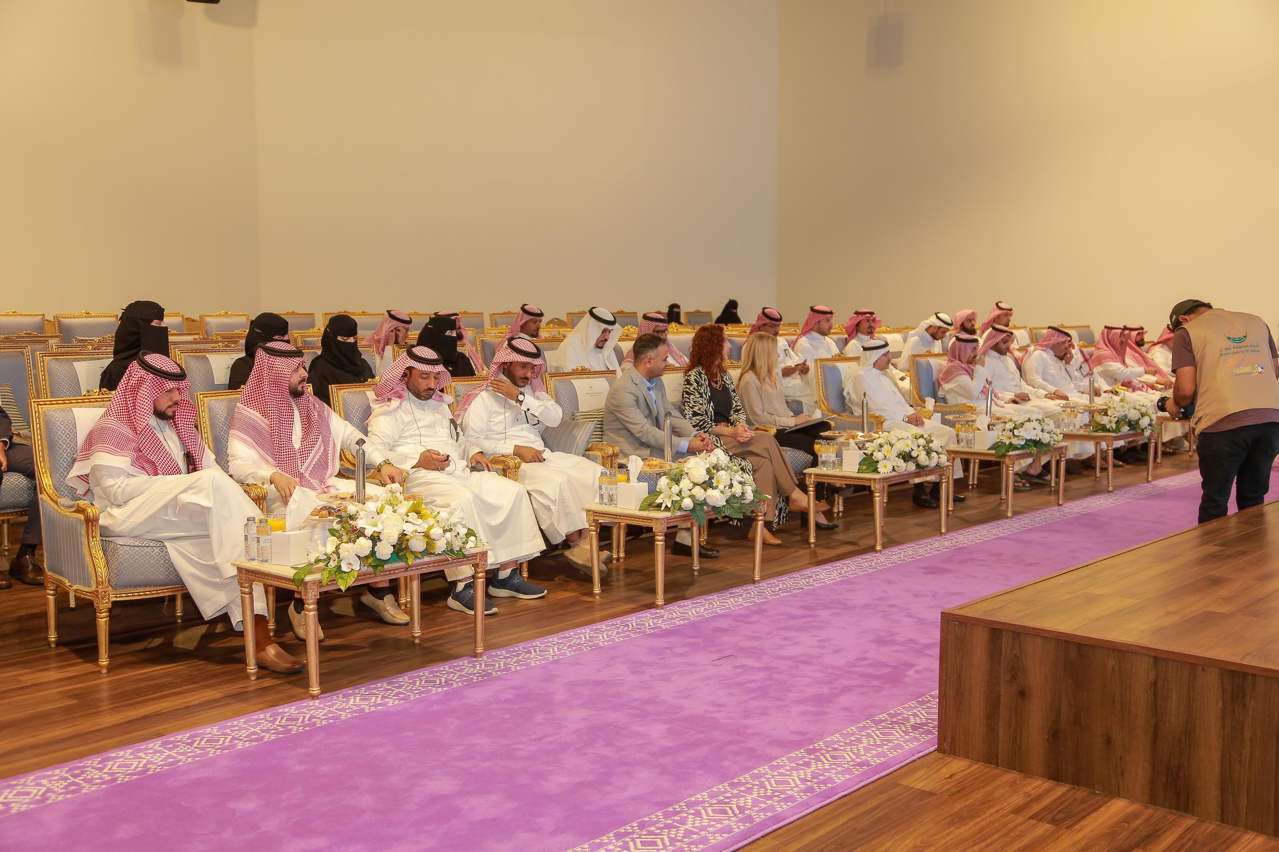 أمانة تبوك تستضيف ورش عمل مشتركة مع القنصلية الأمريكية في جدة .. والمدير التنفيذي لمؤسسة عمدات المناخ في أمريكا kate Wright تقدم ورشة عمل بعنوان 