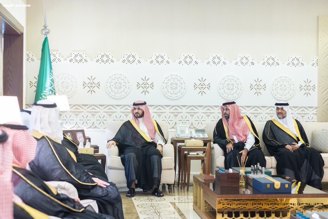 أمير المنطقة الشرقية ونائبه يستقبلان مجلس إدارة نادي الفتح