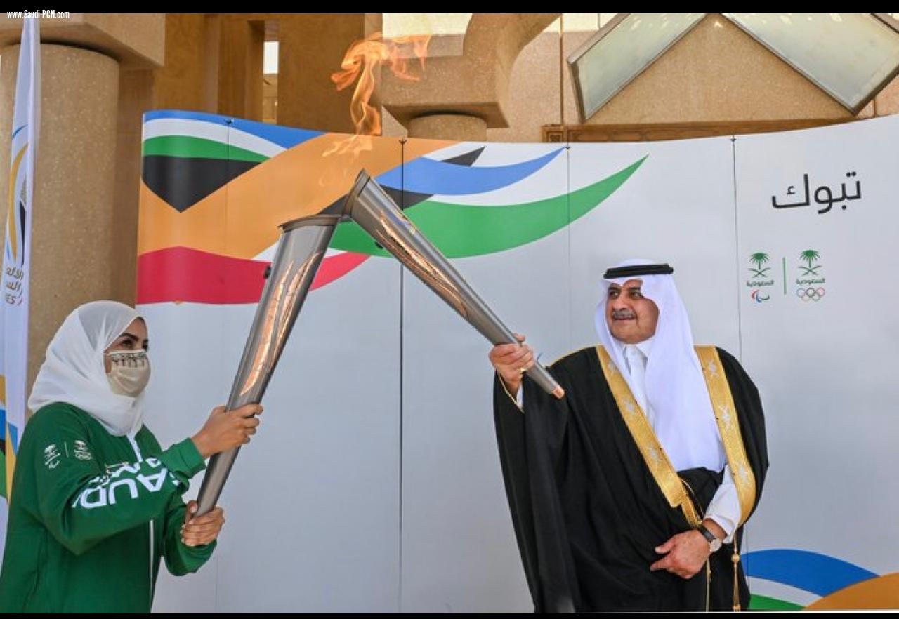 أمير منطقة تبوك يستلم شعلة دورة الألعاب السعودية 2023