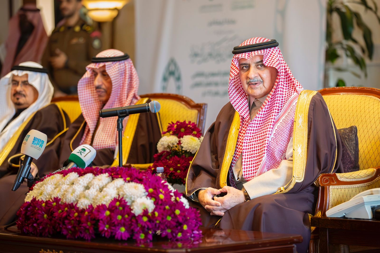 أمير منطقة تبوك يكرم الفائزين بجائزة 