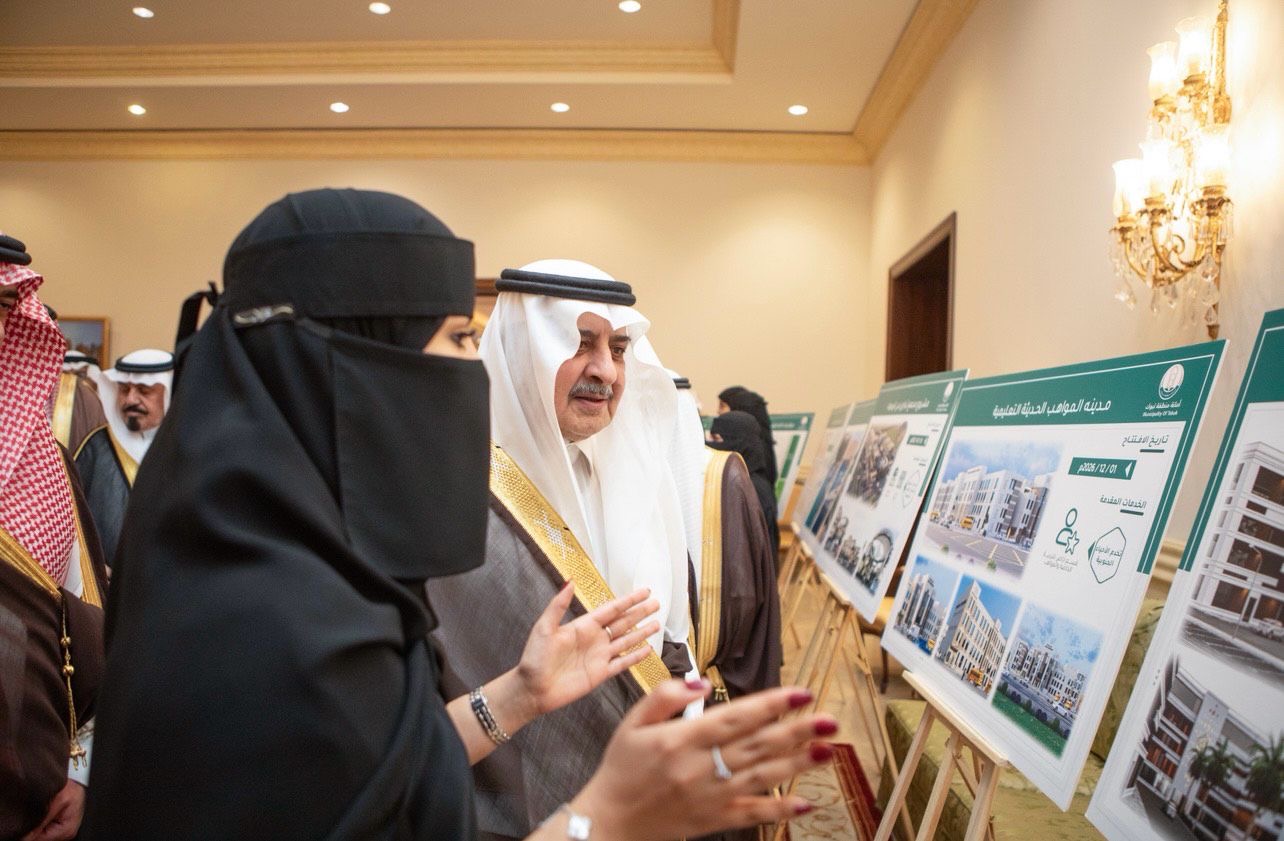 بأكثر من نصف مليار ريال…أمير منطقة تبوك يطلع على المشاريع التي تنفذها أمانة المنطقة  