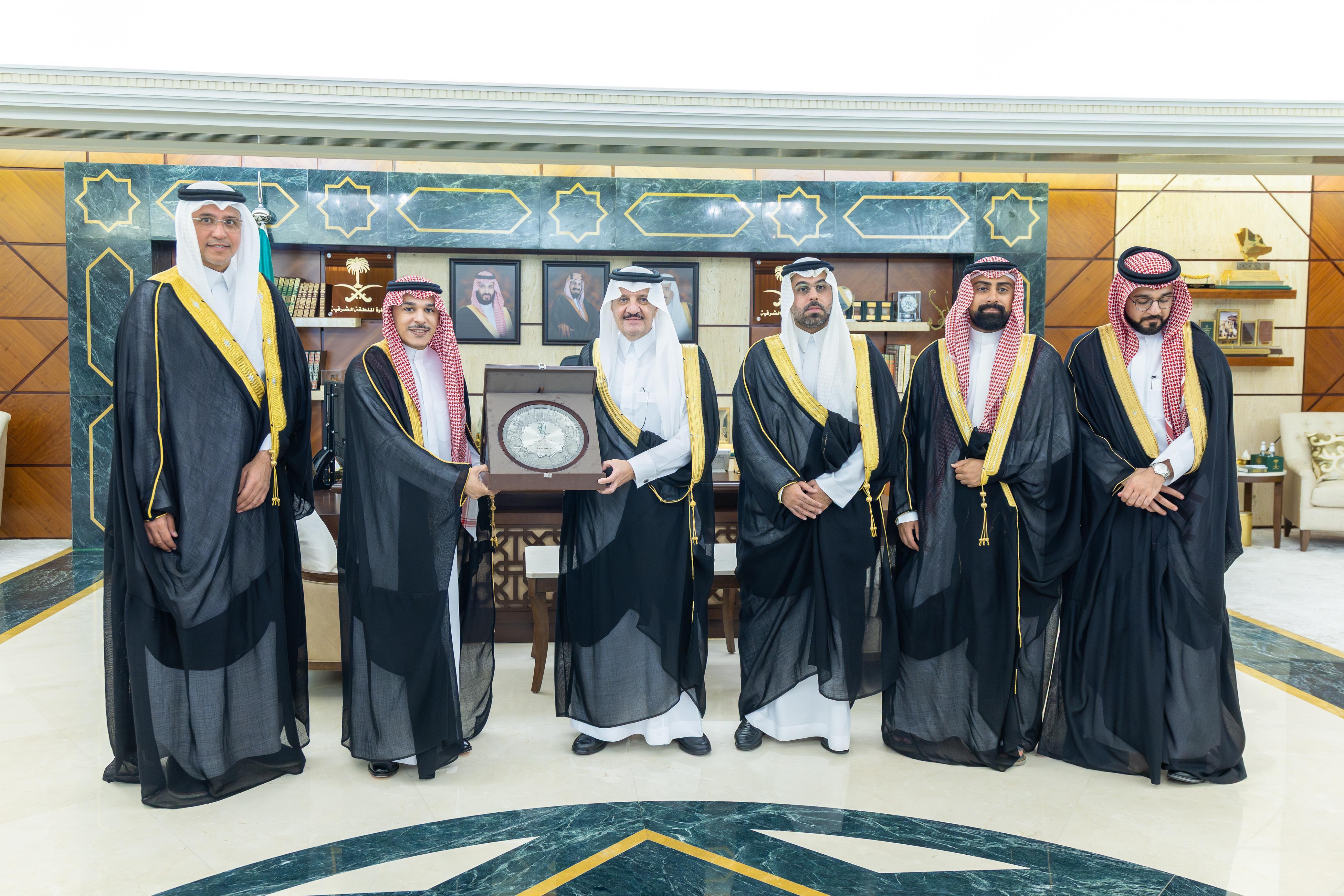 سمو أمير المنطقة الشرقية يستقبل مجلس إدارة الاتحاد السعودي لكرة اليد