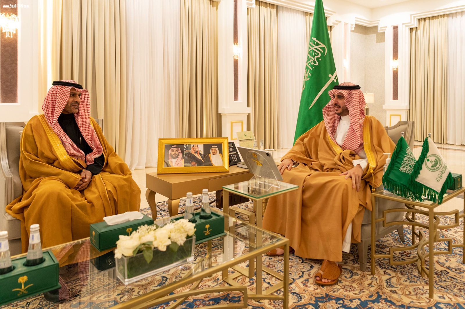 الأمير فيصل بن نواف أمير الجوف يدشن في مكتبه برنامج مبادرات المناطق بمنطقة الجوف.