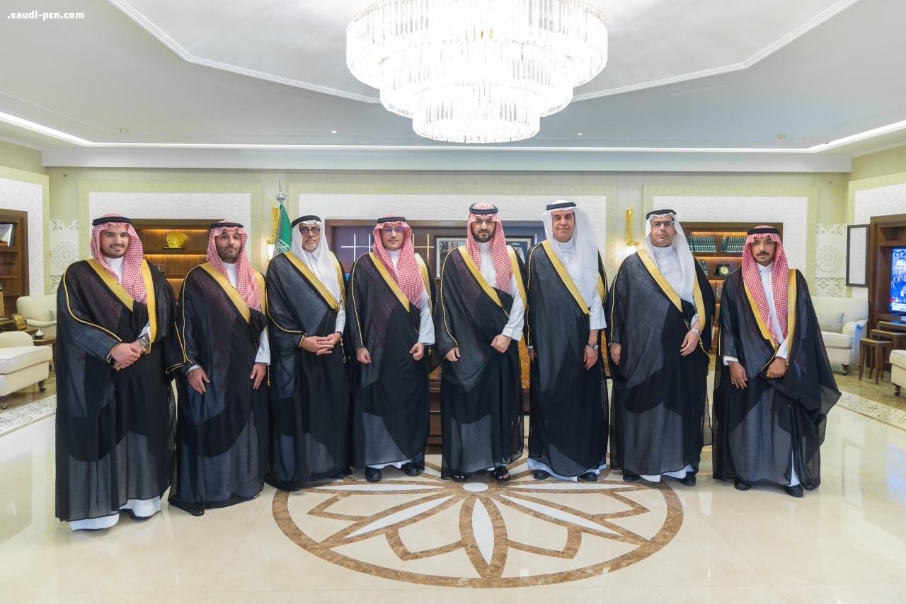 أمير المنطقة الشرقية ونائبه يستقبلان مجلس إدارة نادي الفتح