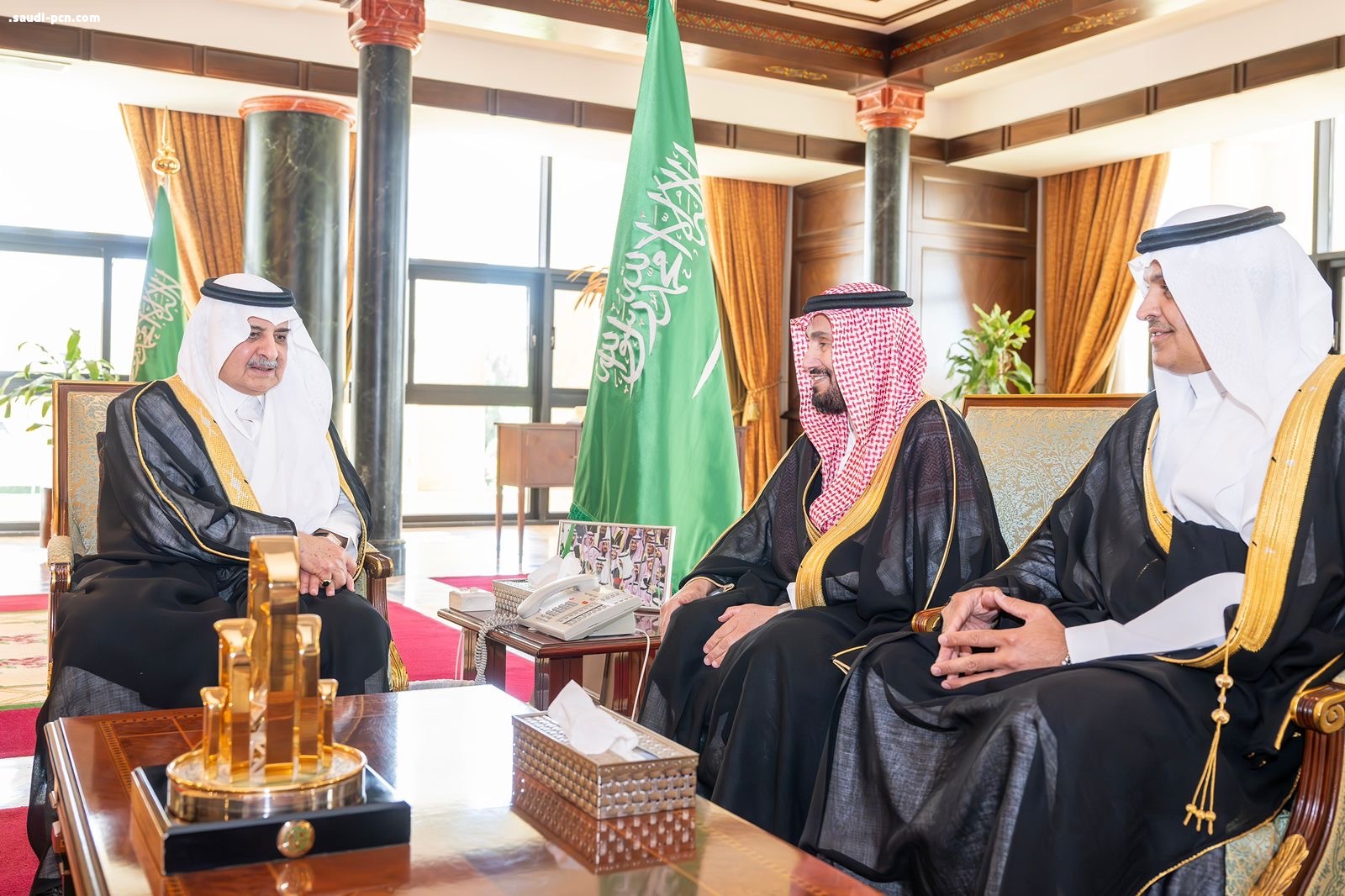 أمير تبوك يستقبل رئيس المجلس التأسيسي للقطاع الشمالي الصحي والرئيس التنفيذي لتجمع تبوك الصحي  