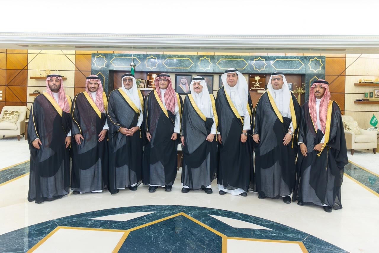 أمير المنطقة الشرقية ونائبه يستقبلان مجلس إدارة نادي الفتح